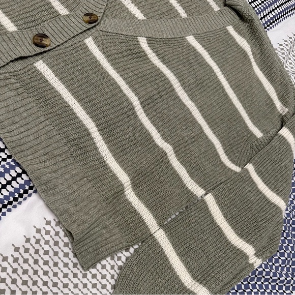 American Eagle Striped Cardigan - Picture 4 of 6